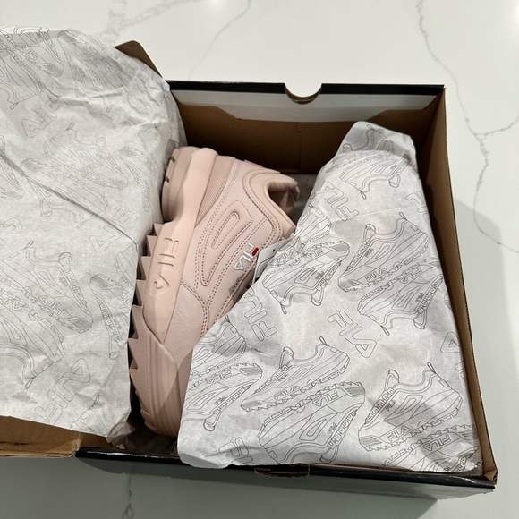 Brand new with 🏷️ Fila sneakers - Picture 6 of 6